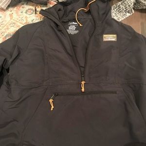 Women’s LL Bean rain pull over